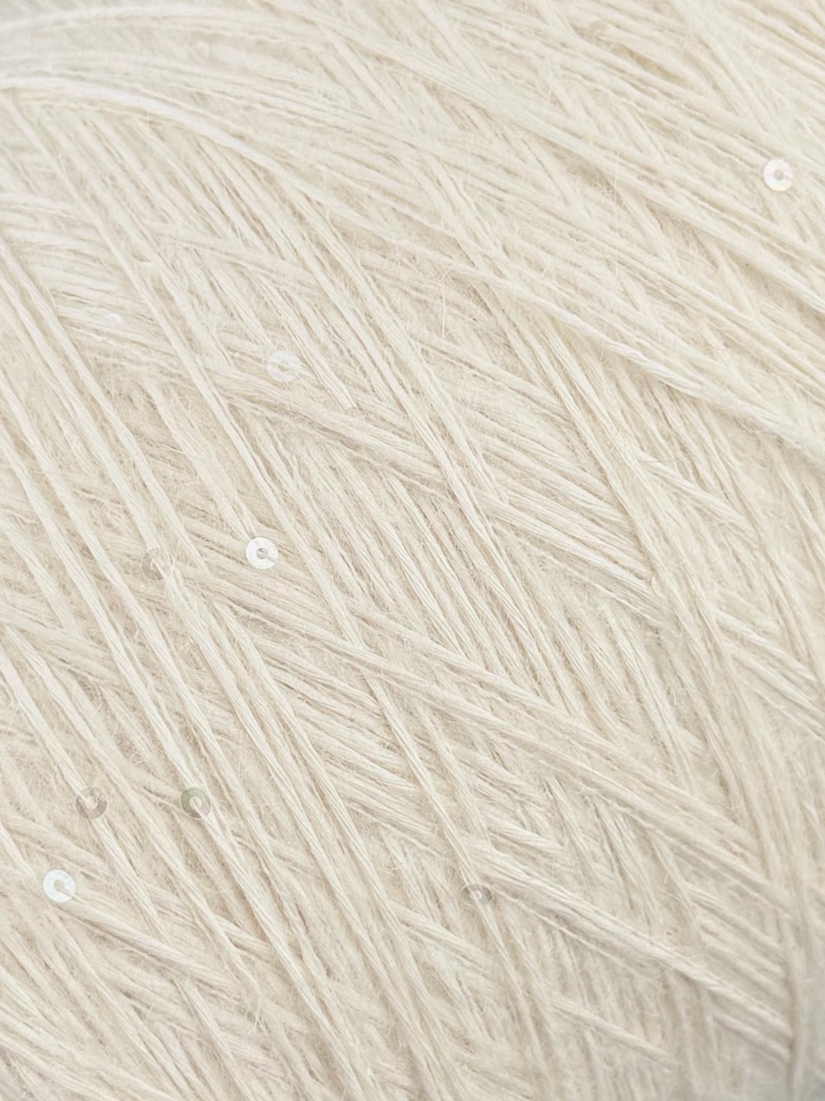 Art. Platino 250 m / 100 g – Fil d’exception en superkid mohair et soie avec paillettes col. Blanc naturel / écru